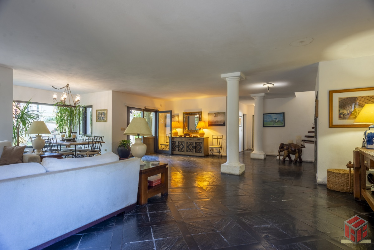 Casa ID.8780 - casa con piscina 5 dormitorios en suite, escritorio jardin amplio