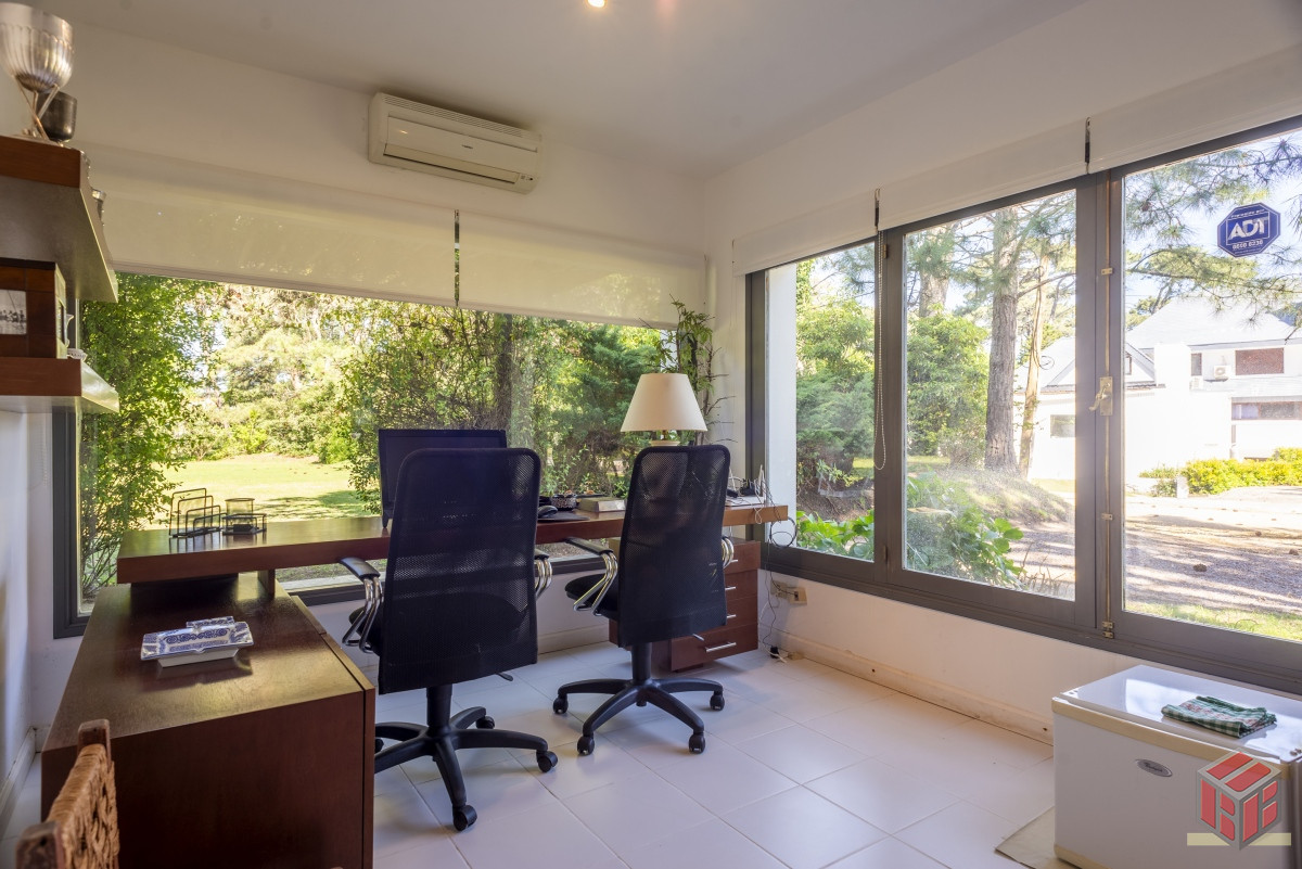 Casa ID.8780 - casa con piscina 5 dormitorios en suite, escritorio jardin amplio