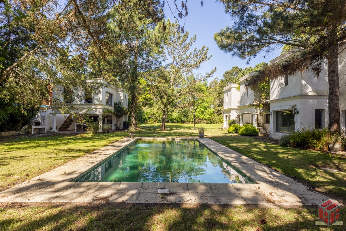 Casa ID.8780 - casa con piscina 5 dormitorios en suite, escritorio jardin amplio