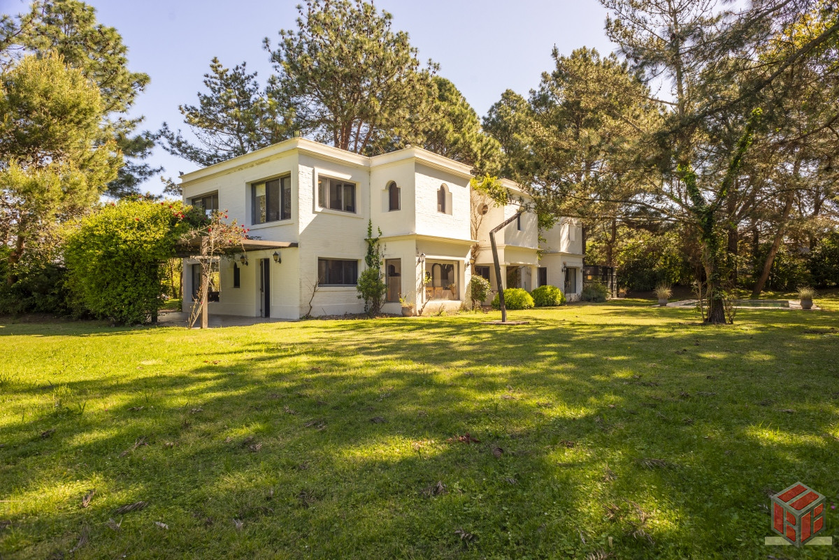 Casa ID.8780 - casa con piscina 5 dormitorios en suite, escritorio jardin amplio