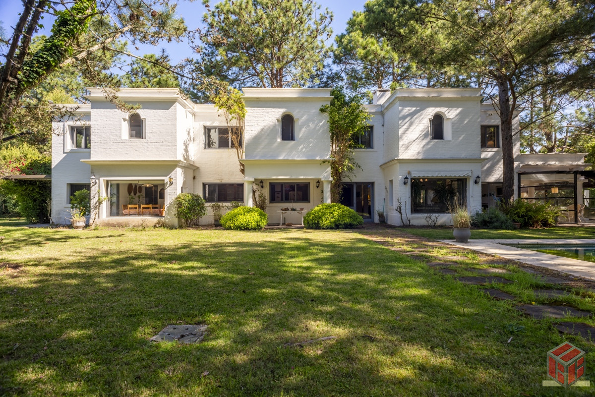 Casa ID.8780 - casa con piscina 5 dormitorios en suite, escritorio jardin amplio