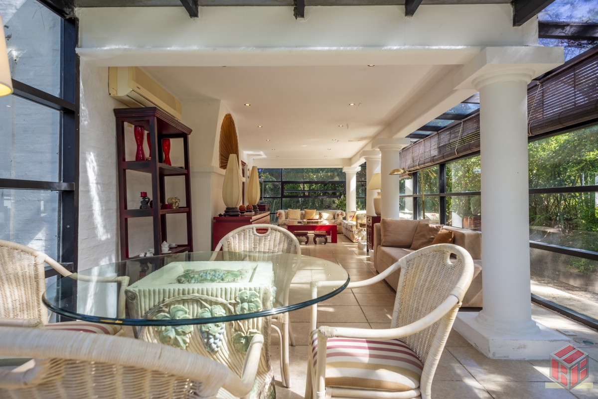 Casa ID.8780 - casa con piscina 5 dormitorios en suite, escritorio jardin amplio