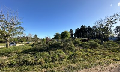 Terreno esquinero en Chacras del Pinar