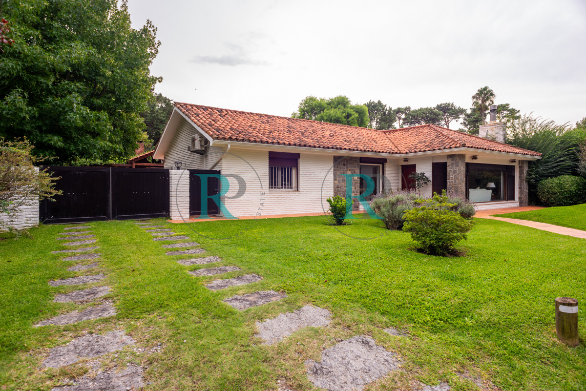 Casa ID.2389 - 3 dormitorios con piscina, Cantegril, Punta del Este
