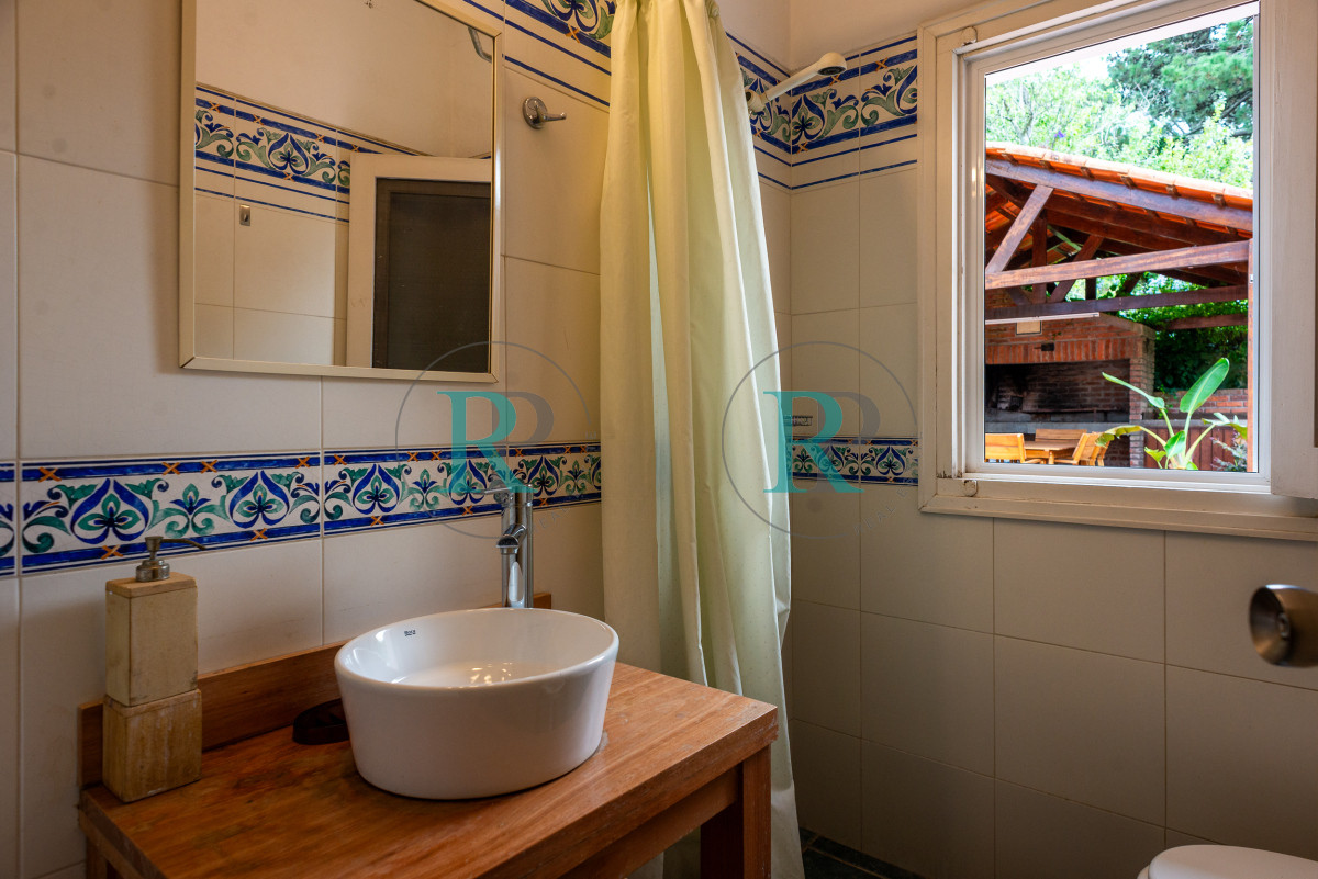 Casa ID.2389 - 3 dormitorios con piscina, Cantegril, Punta del Este