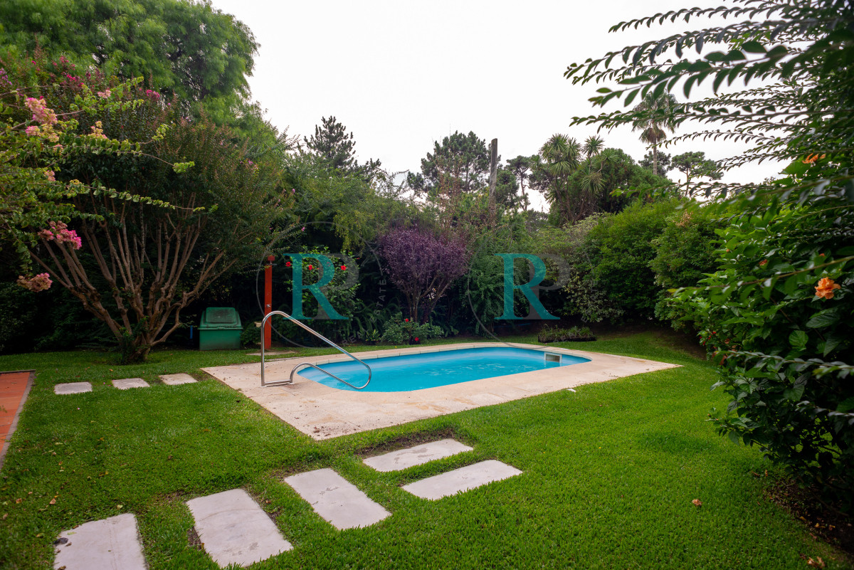 Casa ID.2389 - 3 dormitorios con piscina, Cantegril, Punta del Este