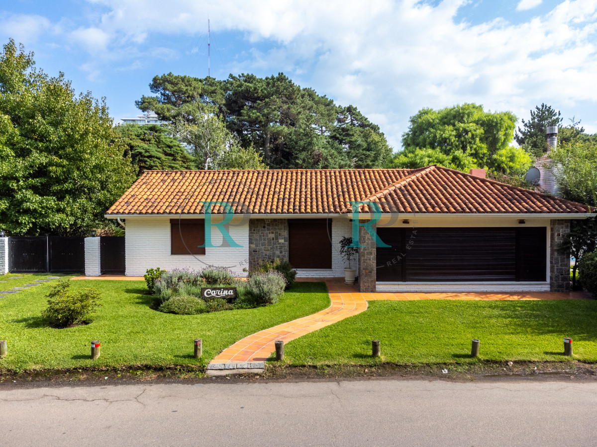 Casa ID.2389 - 3 dormitorios con piscina, Cantegril, Punta del Este