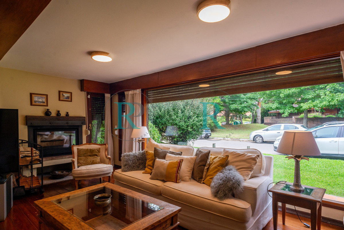 Casa ID.2389 - 3 dormitorios con piscina, Cantegril, Punta del Este