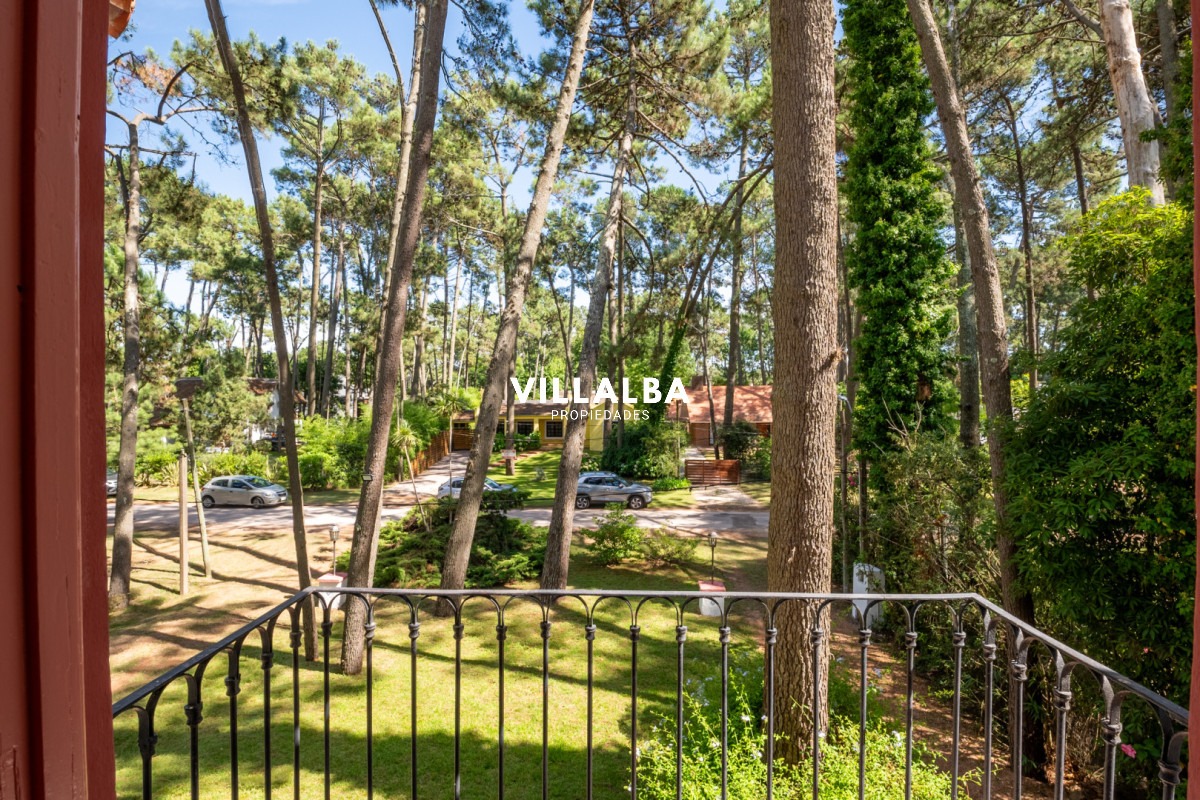 Apartamento ID.4247 - Casa de estilo en Pinares, 4 habitaciones y 3 baños