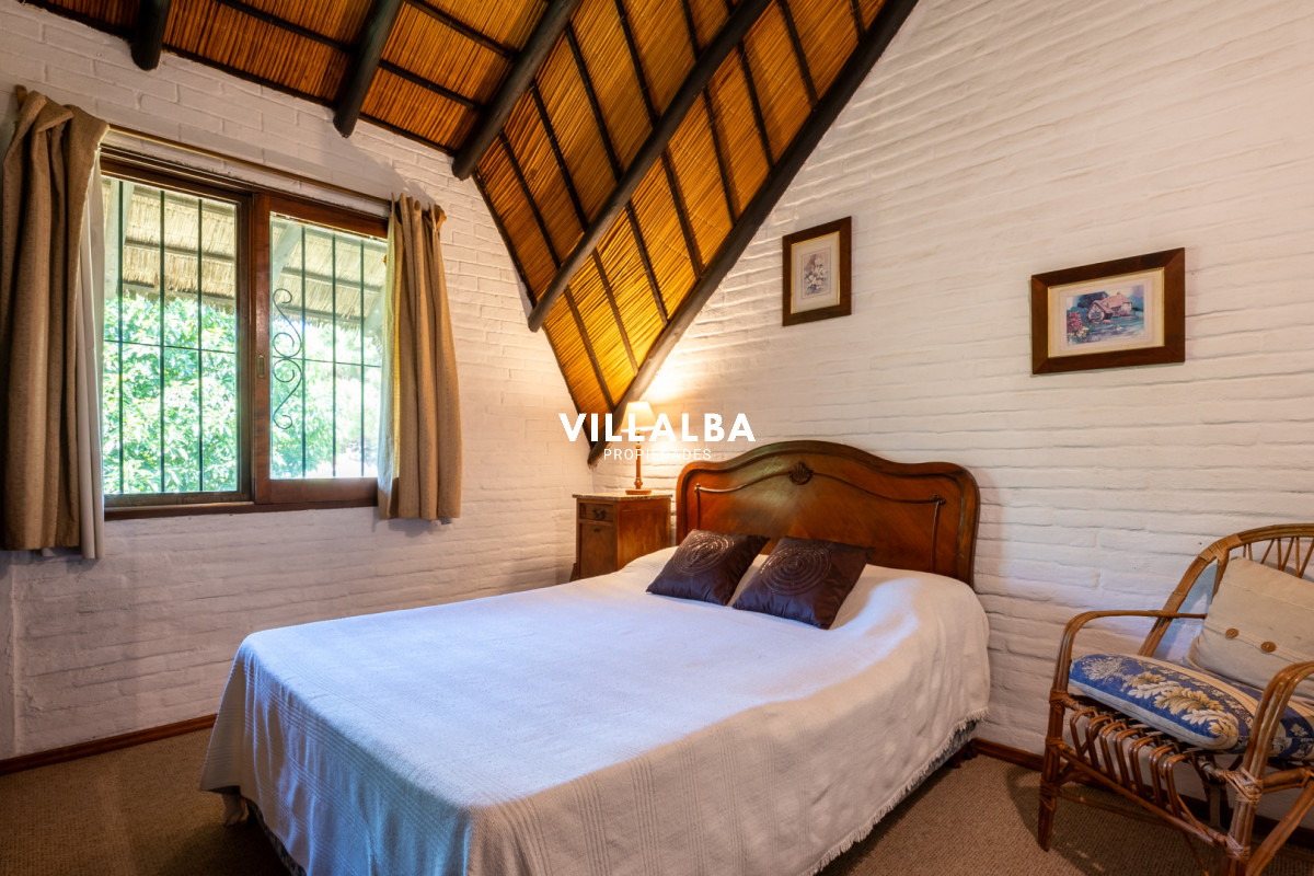 Apartamento ID.4210 - Venta casa 5 dormitorios, piscina y garage