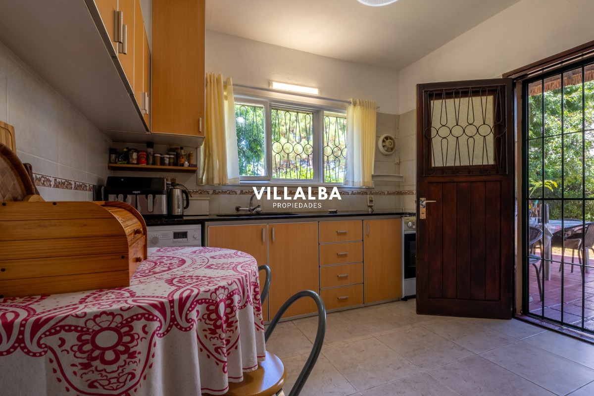 Apartamento ID.4210 - Venta casa 5 dormitorios, piscina y garage