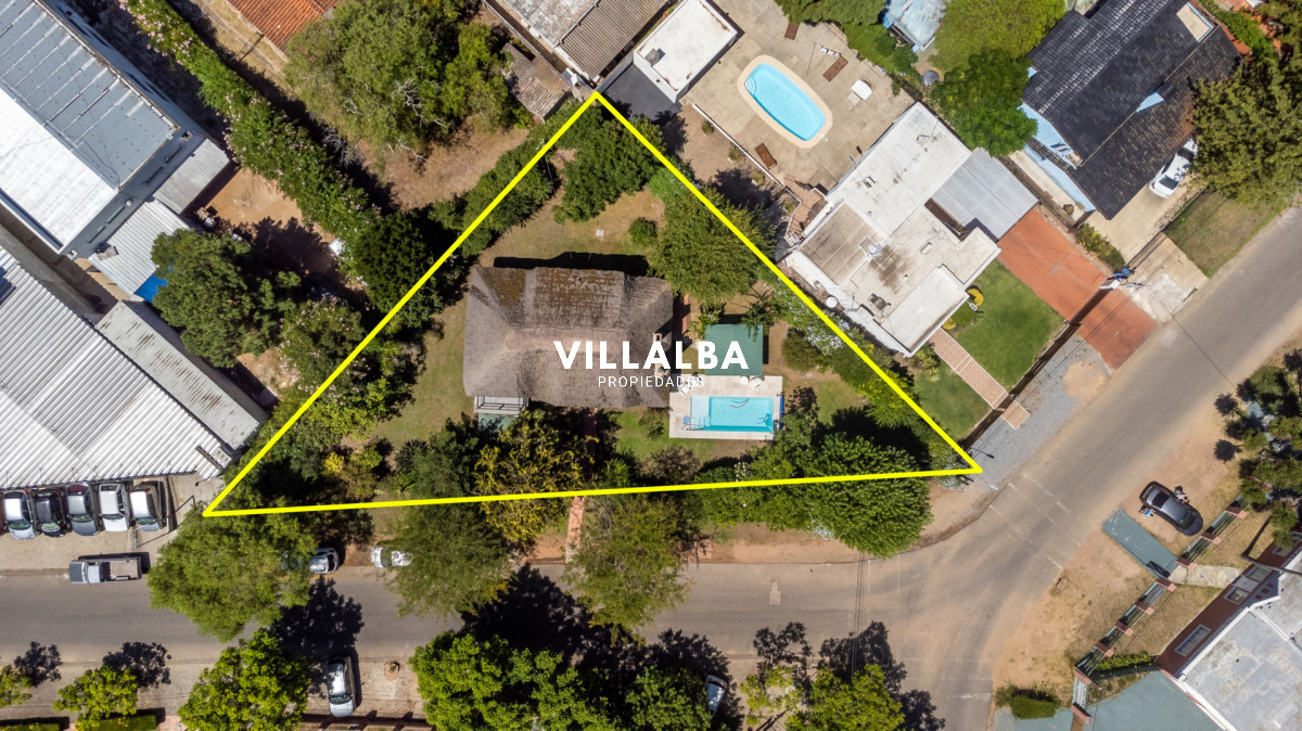 Apartamento ID.4210 - Venta casa 5 dormitorios, piscina y garage