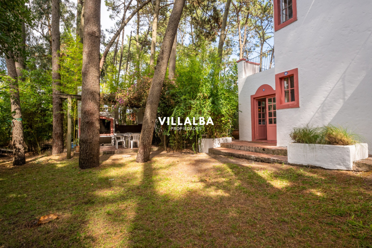 Apartamento ID.4247 - Casa de estilo en Pinares, 4 habitaciones y 3 baños