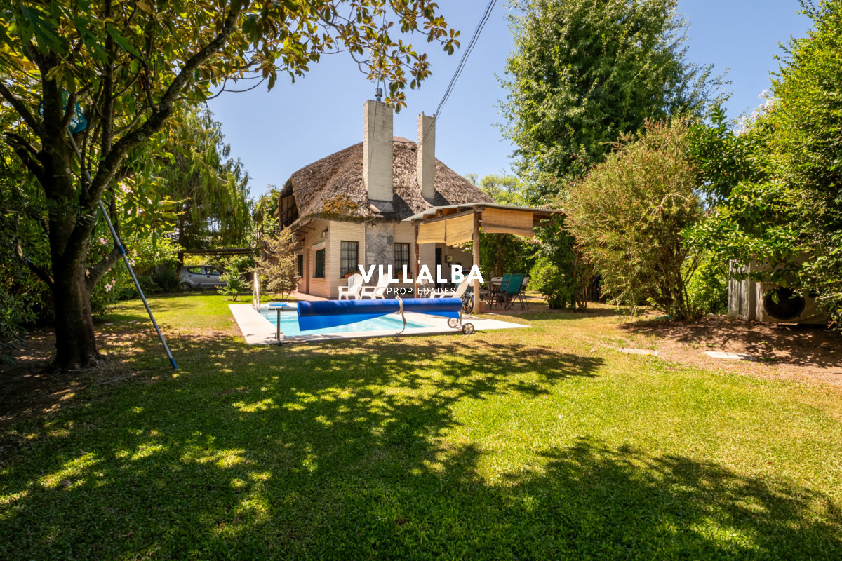 Apartamento ID.4210 - Venta casa 5 dormitorios, piscina y garage