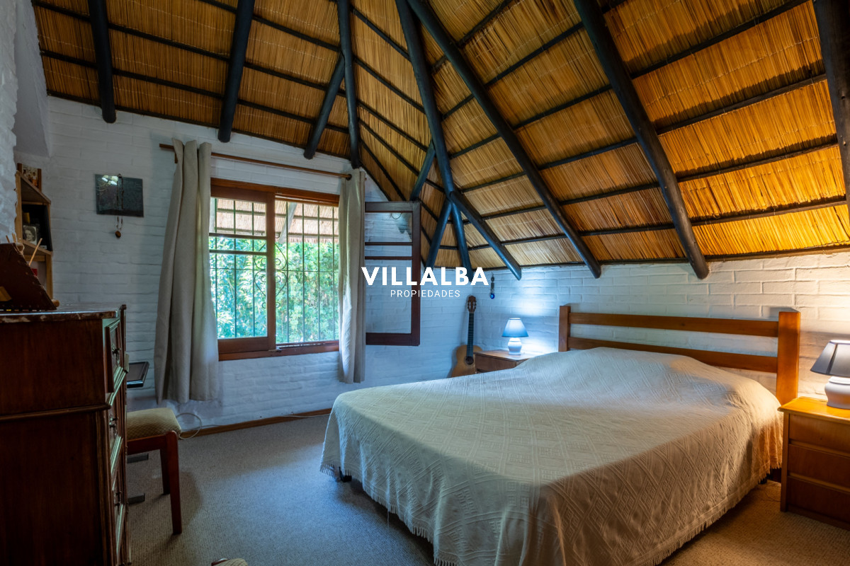 Apartamento ID.4210 - Venta casa 5 dormitorios, piscina y garage