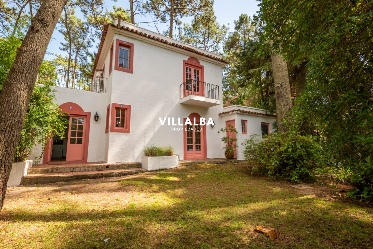 Apartamento ID.4247 - Casa de estilo en Pinares, 4 habitaciones y 3 baños