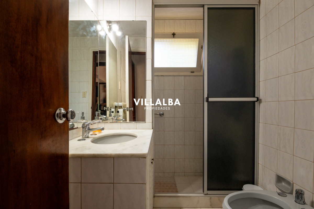 Apartamento ID.4210 - Venta casa 5 dormitorios, piscina y garage