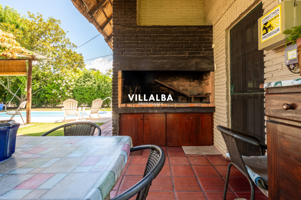 Apartamento ID.4210 - Venta casa 5 dormitorios, piscina y garage