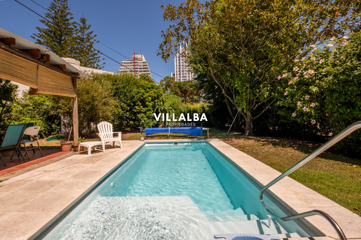 Apartamento ID.4210 - Venta casa 5 dormitorios, piscina y garage