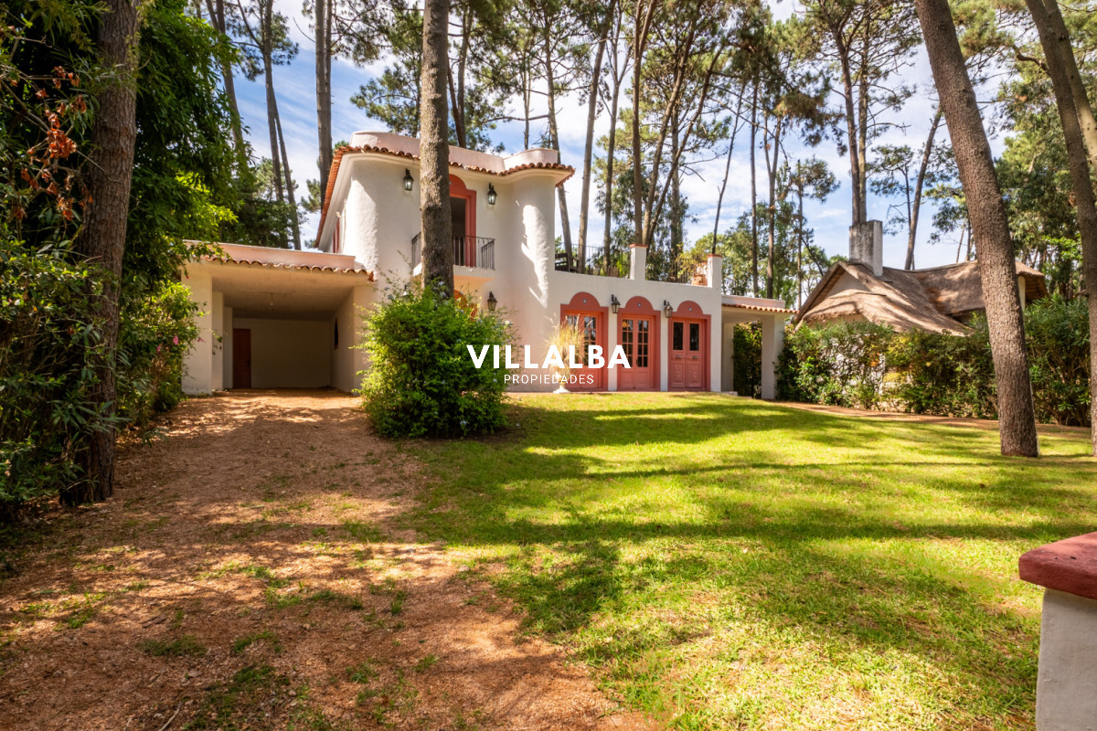 Apartamento ID.4247 - Casa de estilo en Pinares, 4 habitaciones y 3 baños