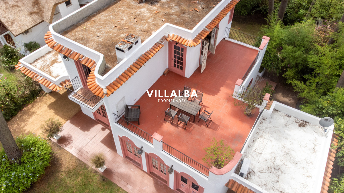 Apartamento ID.4247 - Casa de estilo en Pinares, 4 habitaciones y 3 baños