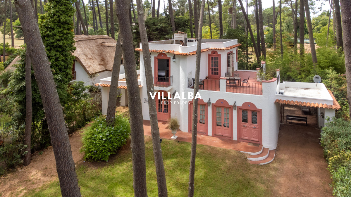 Apartamento ID.4247 - Casa de estilo en Pinares, 4 habitaciones y 3 baños