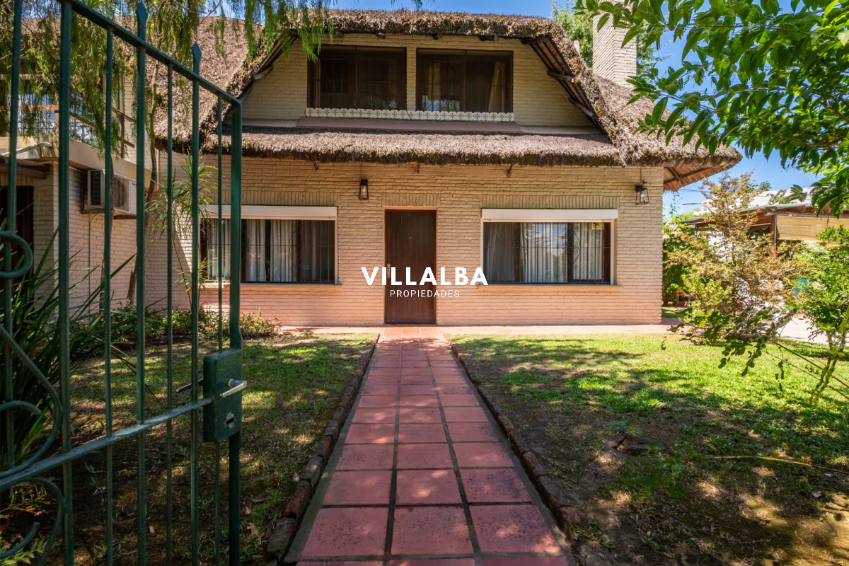 Apartamento ID.4210 - Venta casa 5 dormitorios, piscina y garage