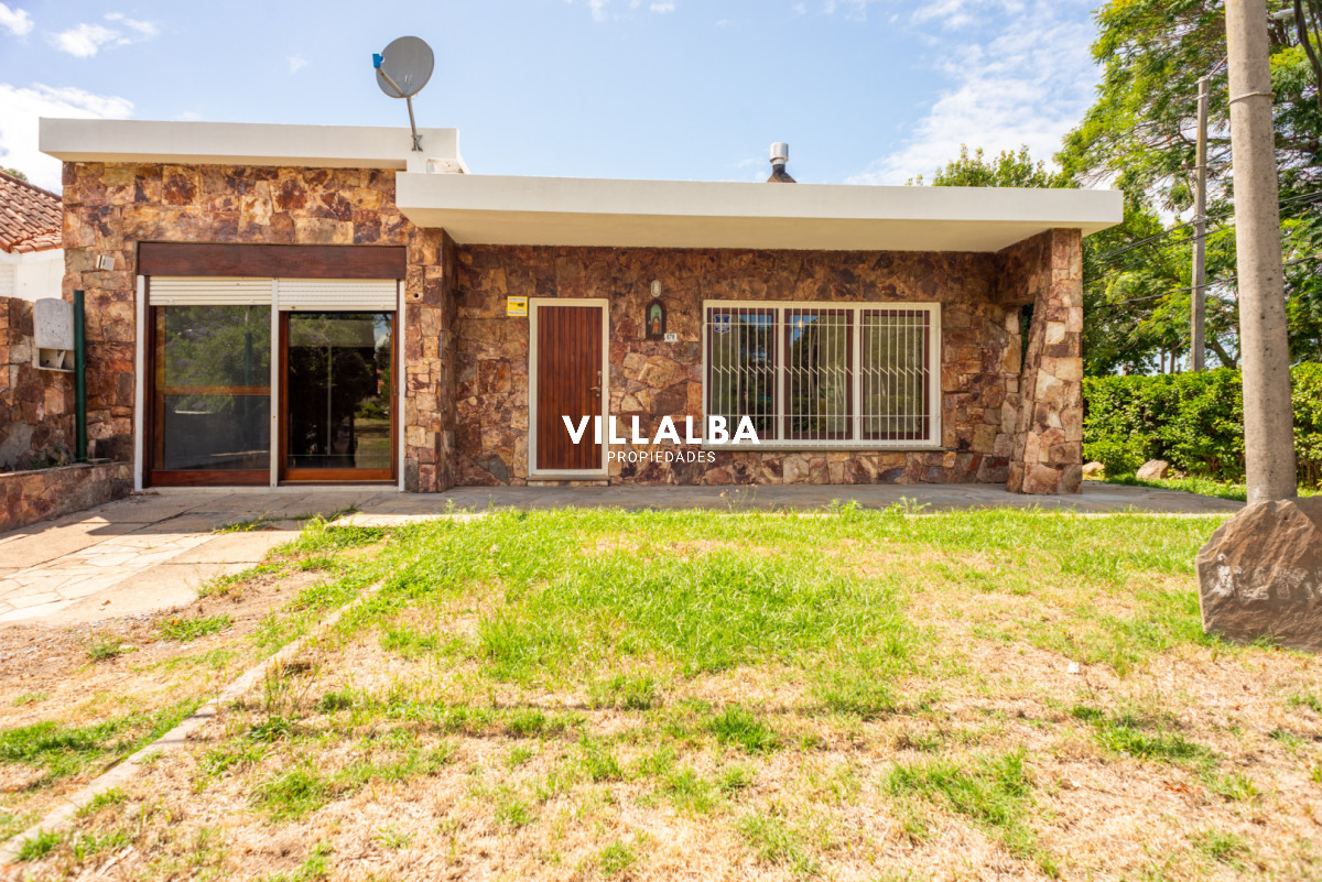 Casa ID.3932 - Casa en Pinares 2 dormitorios, solida construccion