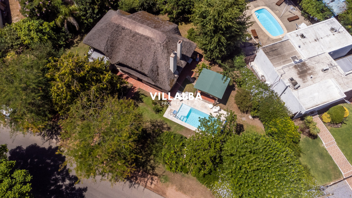 Apartamento ID.4210 - Venta casa 5 dormitorios, piscina y garage