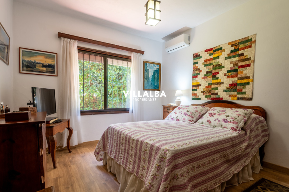 Apartamento ID.4210 - Venta casa 5 dormitorios, piscina y garage