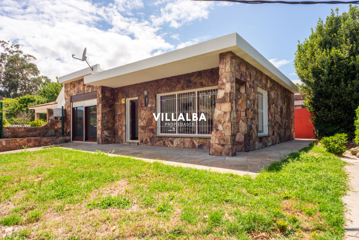 Casa ID.3932 - Casa en Pinares 2 dormitorios, solida construccion