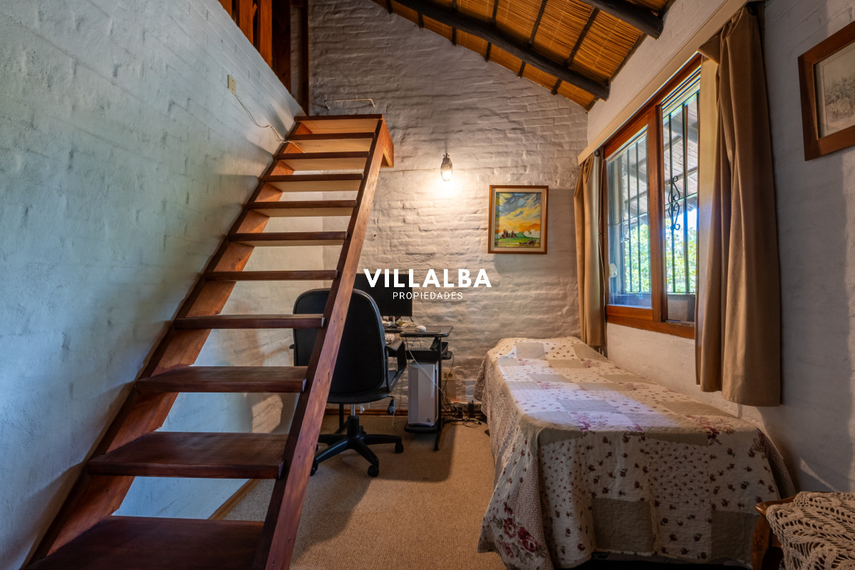 Apartamento ID.4210 - Venta casa 5 dormitorios, piscina y garage