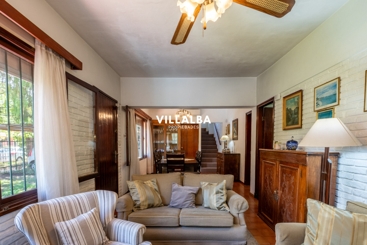 Apartamento ID.4210 - Venta casa 5 dormitorios, piscina y garage