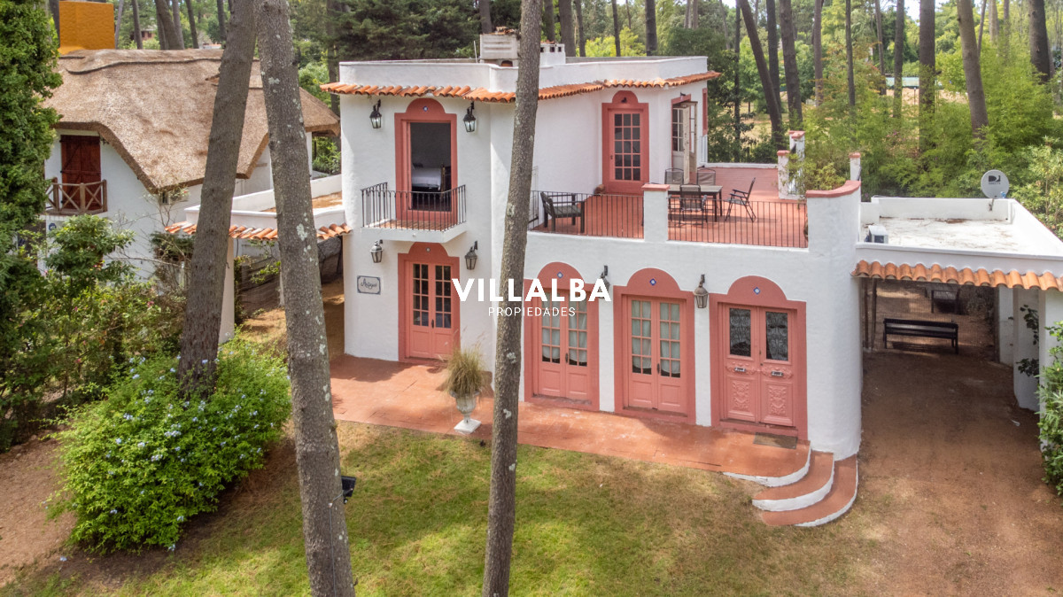 Apartamento ID.4247 - Casa de estilo en Pinares, 4 habitaciones y 3 baños