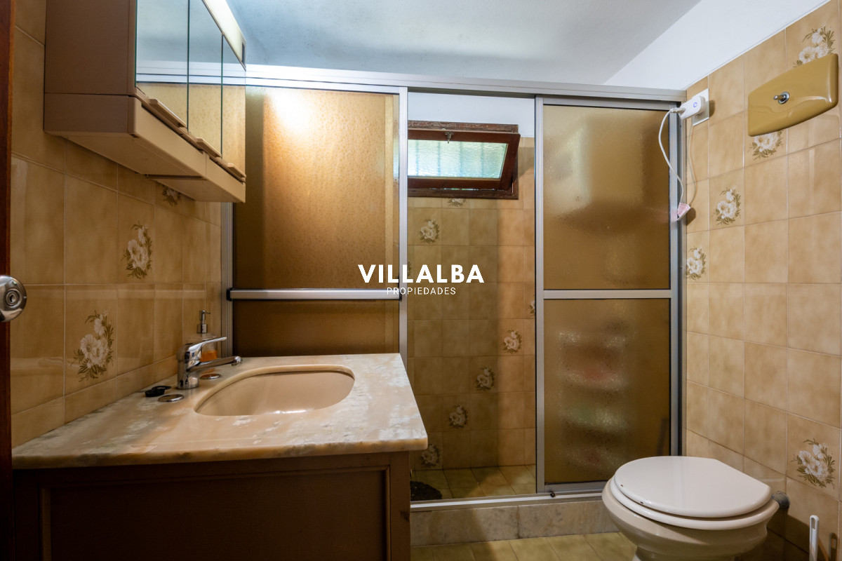 Apartamento ID.4210 - Venta casa 5 dormitorios, piscina y garage