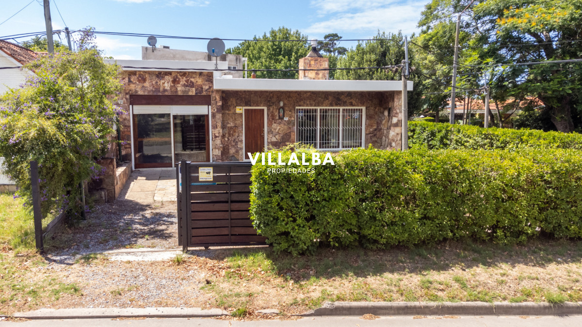 Casa ID.3932 - Casa en Pinares 2 dormitorios, solida construccion