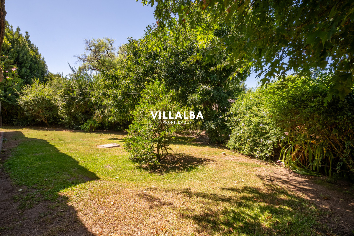 Apartamento ID.4210 - Venta casa 5 dormitorios, piscina y garage