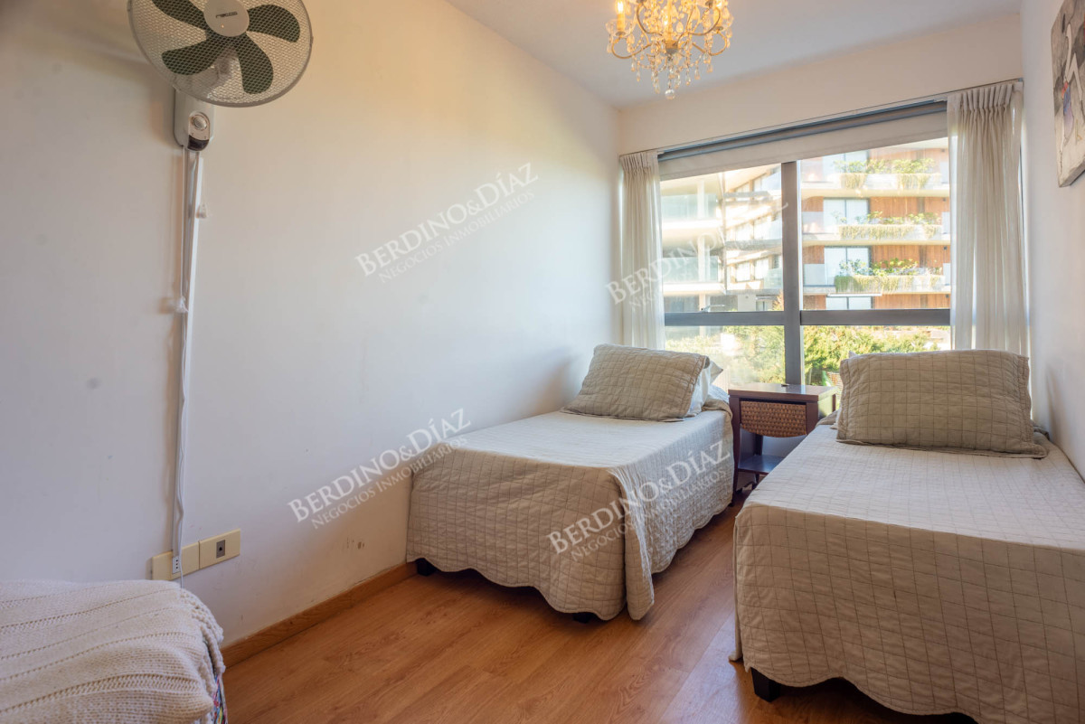 Apartamento ID.2815 - 3 dormitorios vista despejada a la laguna y al mar.