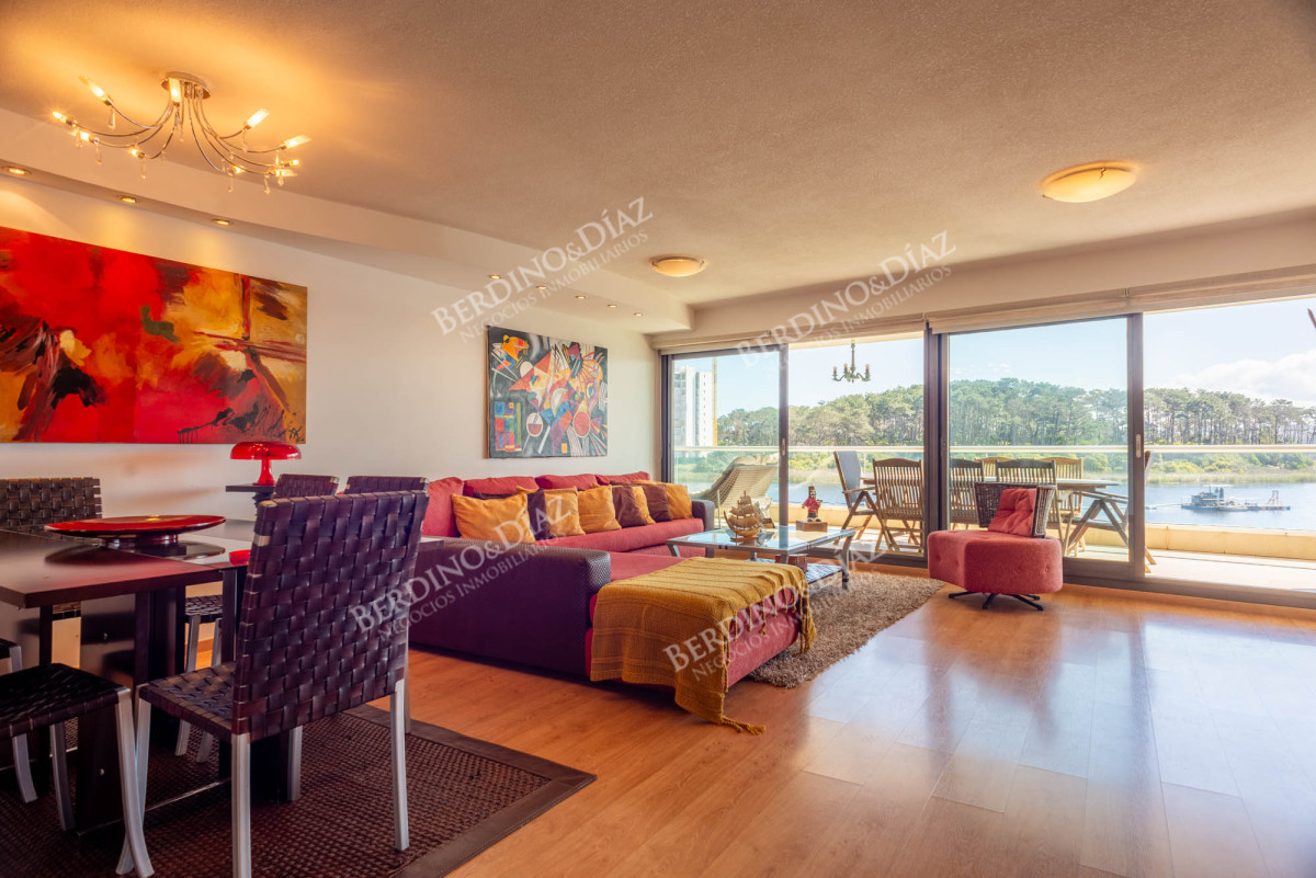 Apartamento ID.2815 - 3 dormitorios vista despejada a la laguna y al mar.