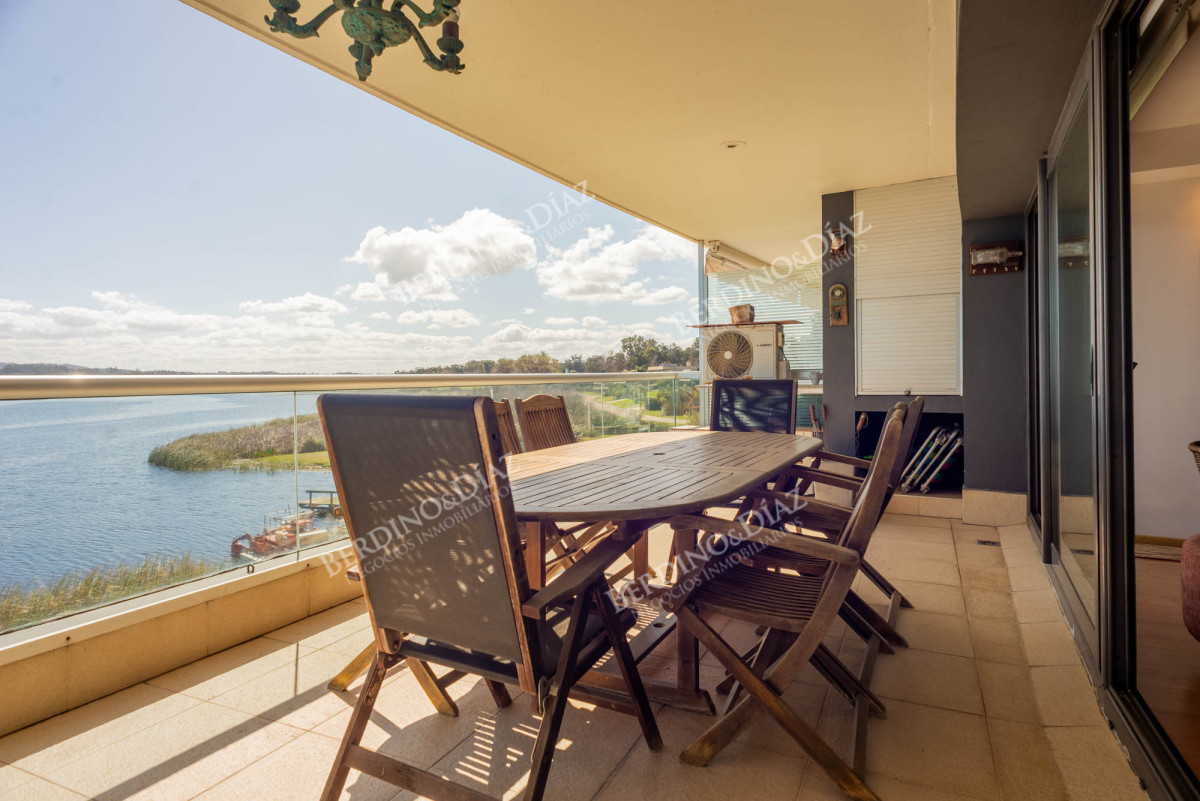 Apartamento ID.2815 - 3 dormitorios vista despejada a la laguna y al mar.