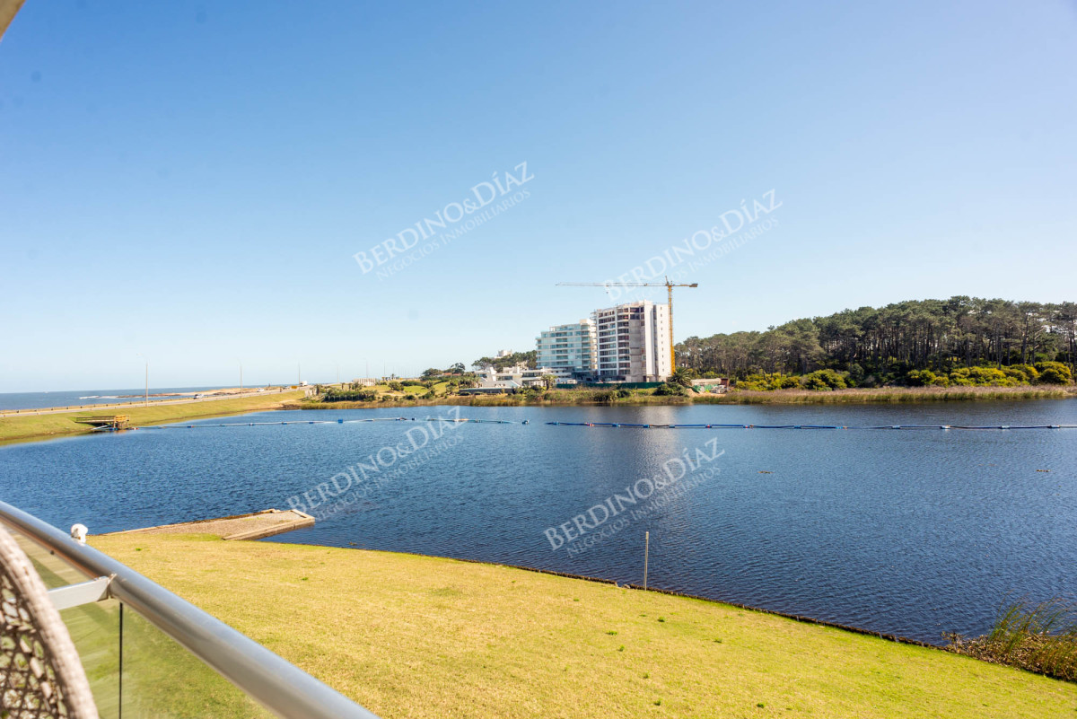Apartamento ID.2815 - 3 dormitorios vista despejada a la laguna y al mar.