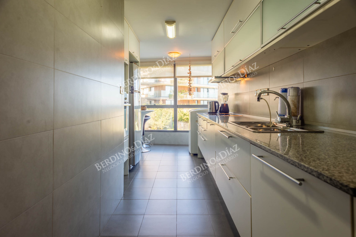 Apartamento ID.2815 - 3 dormitorios vista despejada a la laguna y al mar.