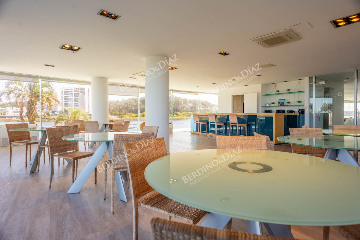 Apartamento ID.2815 - 3 dormitorios vista despejada a la laguna y al mar.