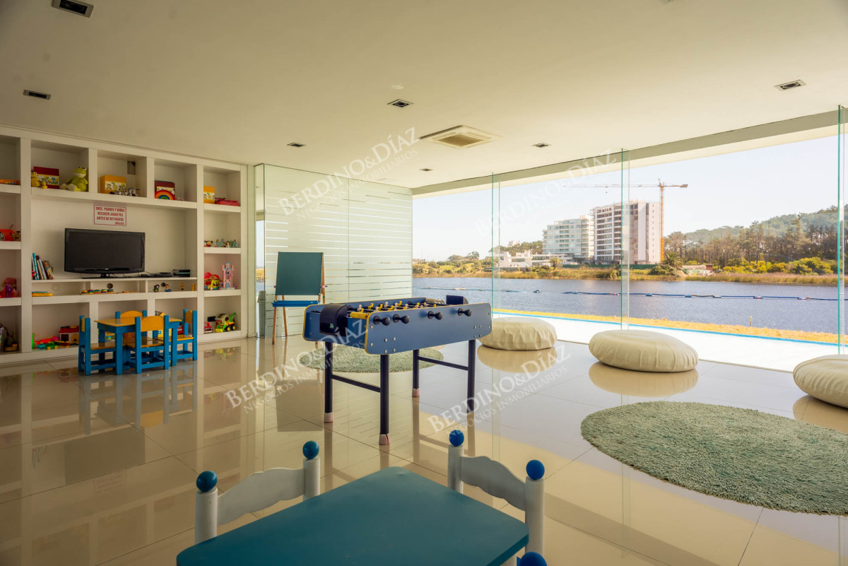Apartamento ID.2815 - 3 dormitorios vista despejada a la laguna y al mar.