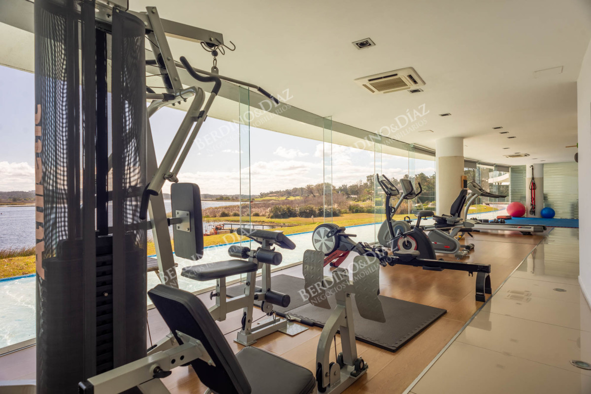 Apartamento ID.2815 - 3 dormitorios vista despejada a la laguna y al mar.