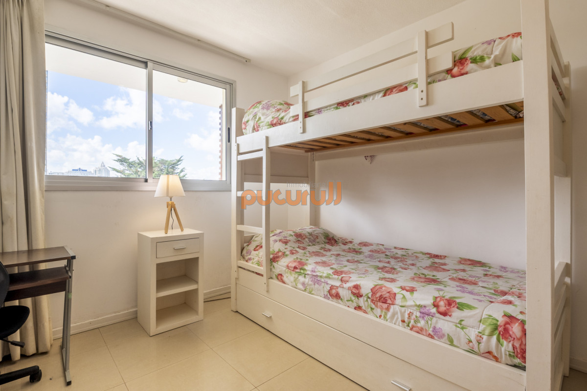 Apartamento ID.2762 - 2 dormitorios en Playa Mansa cerca del Mar