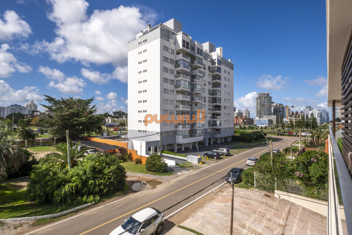 Apartamento ID.2762 - 2 dormitorios en Playa Mansa cerca del Mar