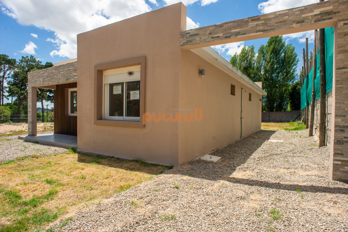 Casa ID.2469 - 2 dormitorios 2 baños cerca de la laguna y el mar!