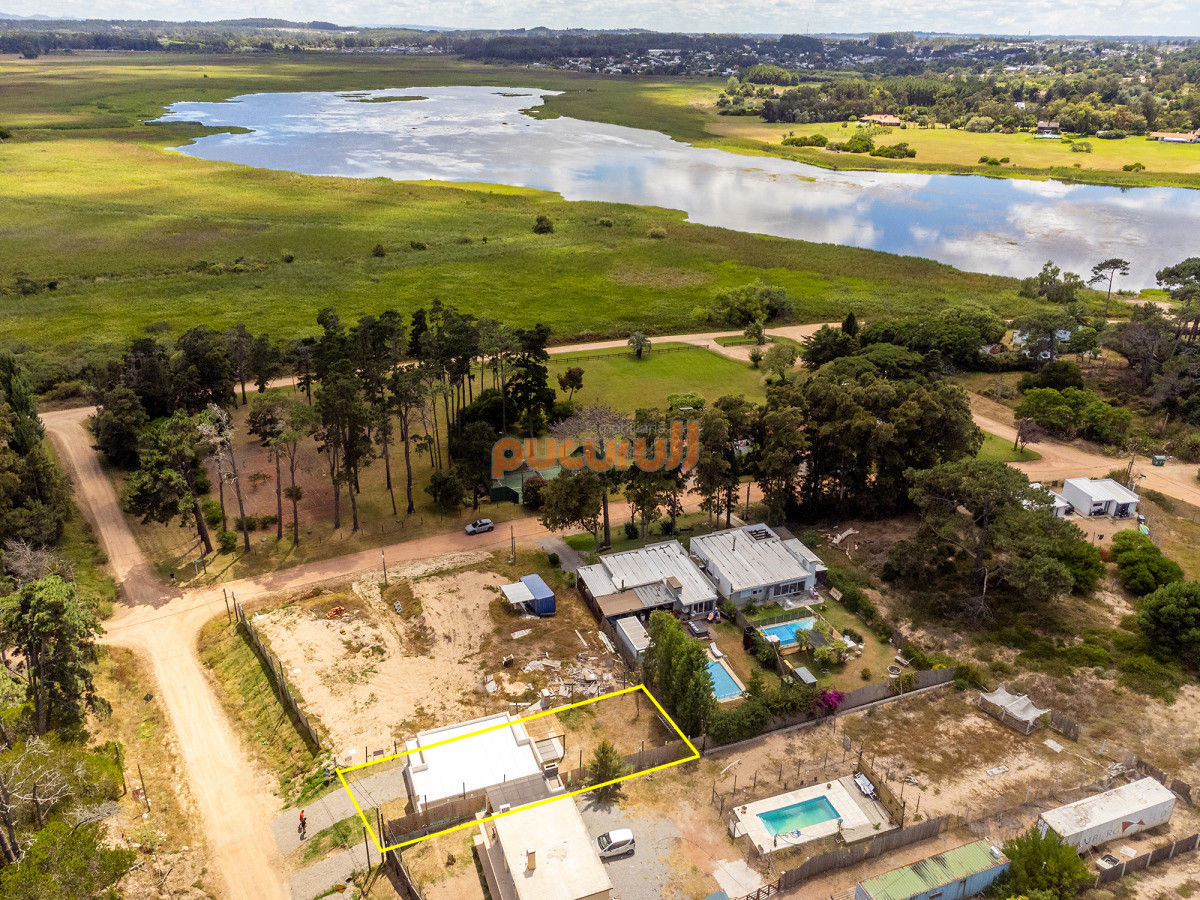 Casa ID.2469 - 2 dormitorios 2 baños cerca de la laguna y el mar!