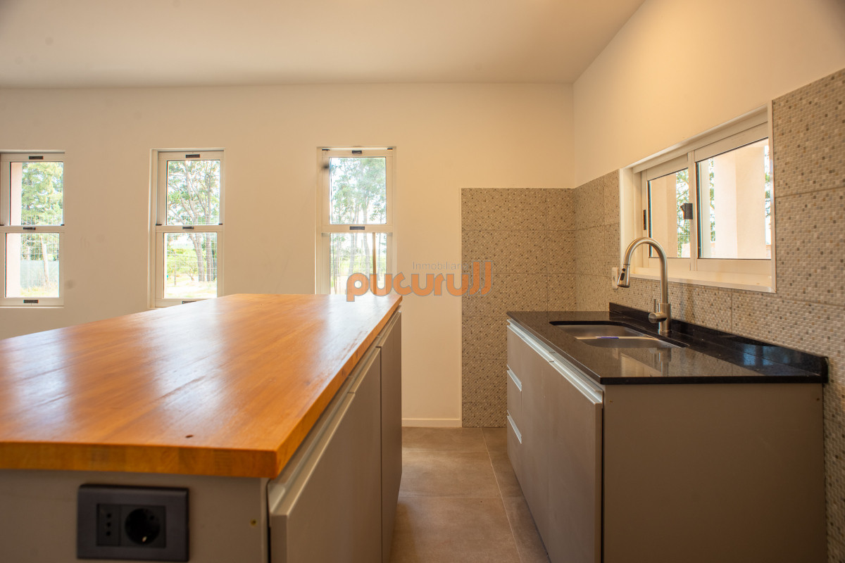 Casa ID.2469 - 2 dormitorios 2 baños cerca de la laguna y el mar!